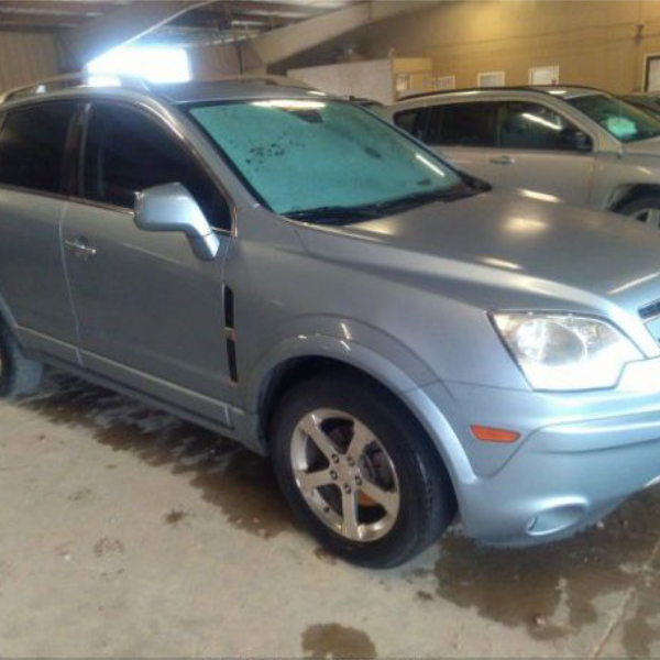 Auto semideportivo en buen estado reposeído