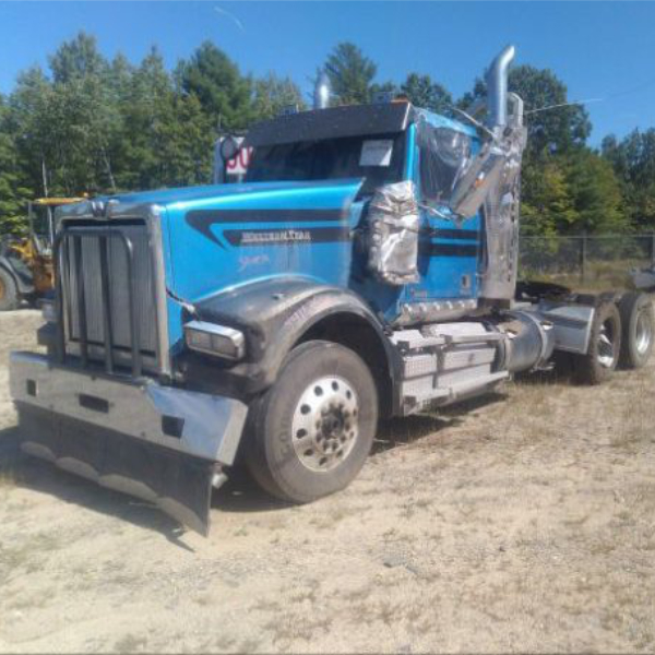 Camión con daños reparables por colisión