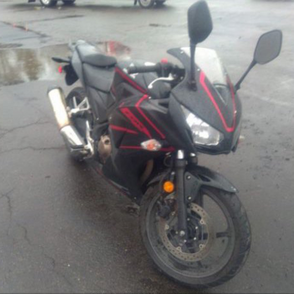 Moto deportiva en excelente estado